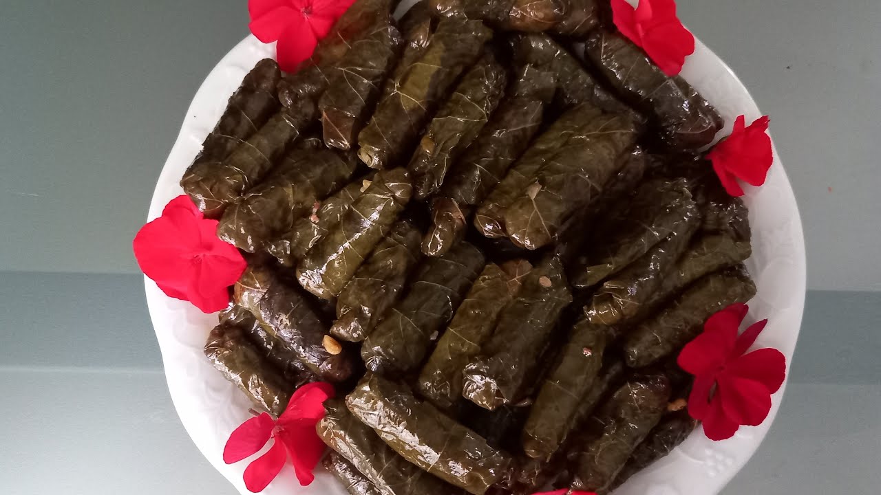 Fresh Stuffed Vine-Leaves with Olive Oil (1)