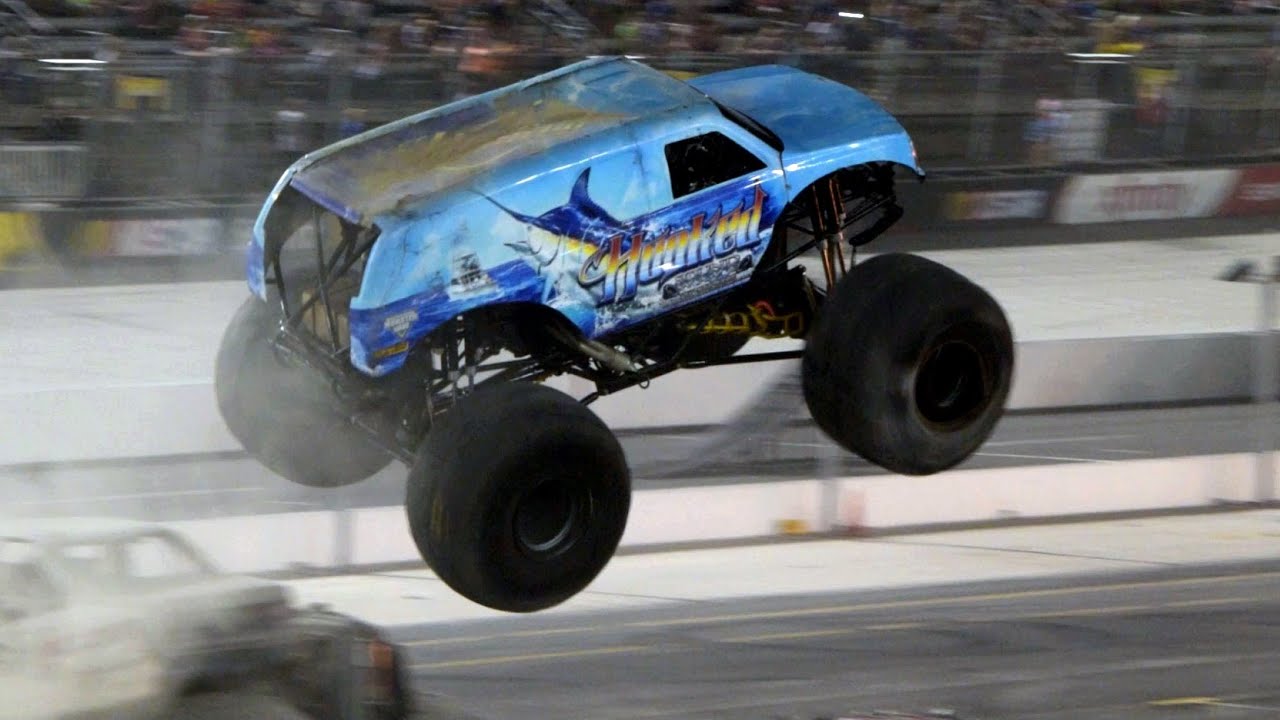 Hooked Freestyle | Thompson Metal Monster Truck Madness | Bristol Motor Speedway 2015