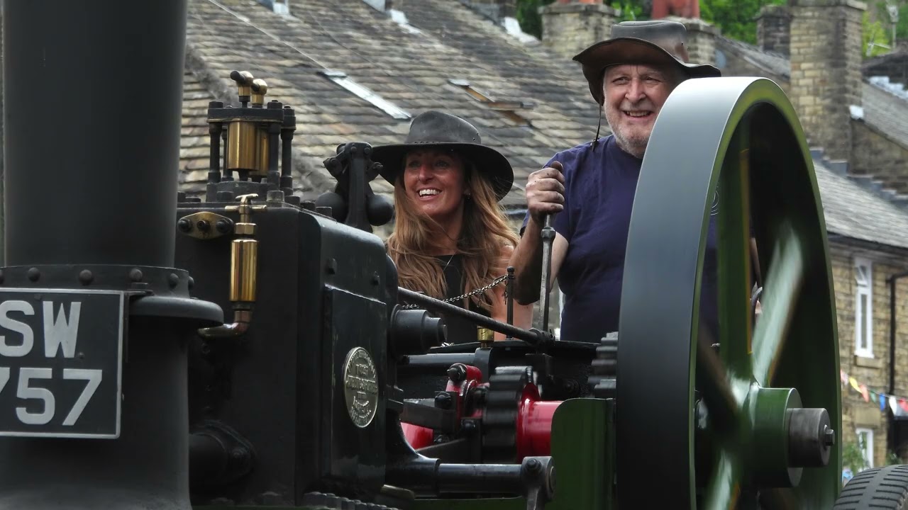 Whaley Bridge Carnival  Photo Slide Show