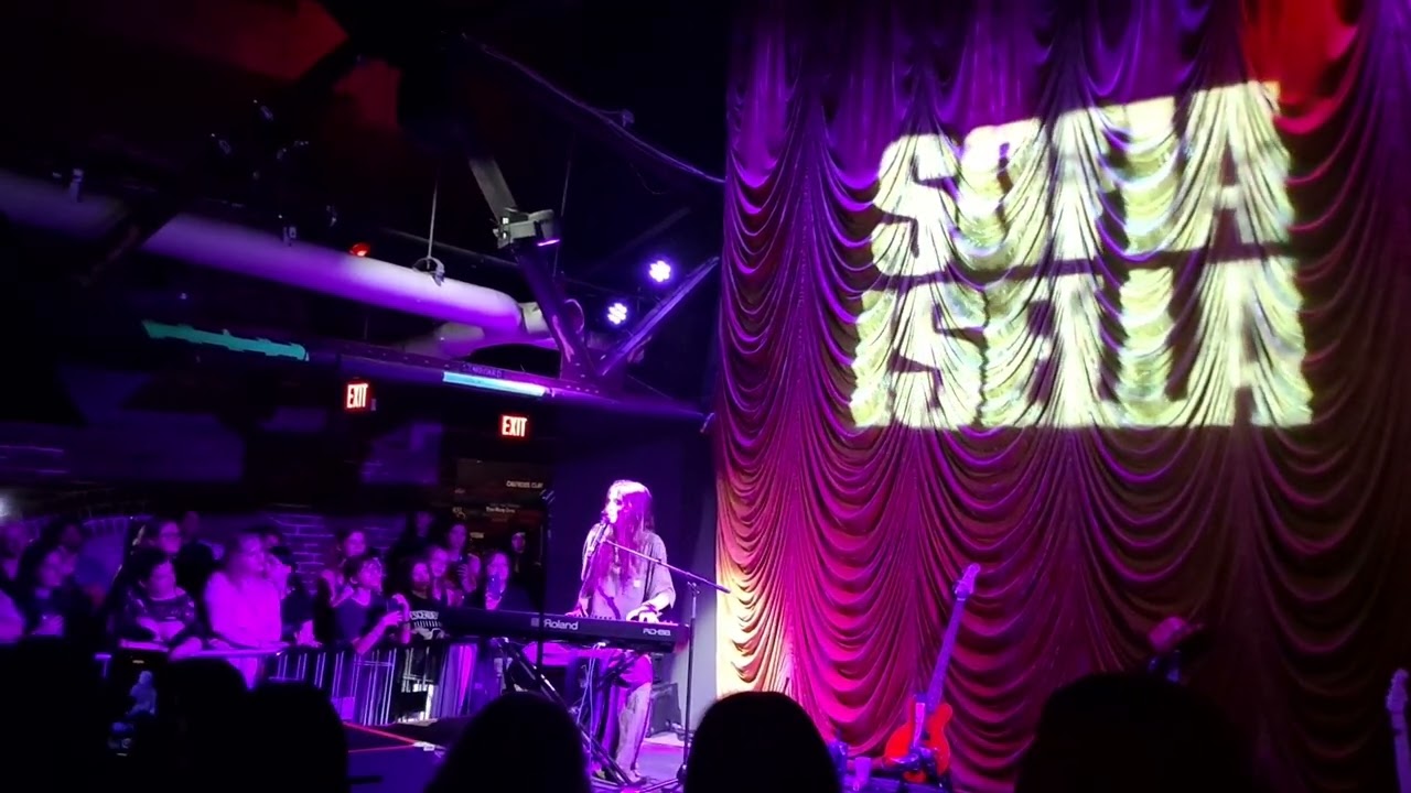 Sofia Isella: Crowd Caffeine (Philly 4.29.25)
