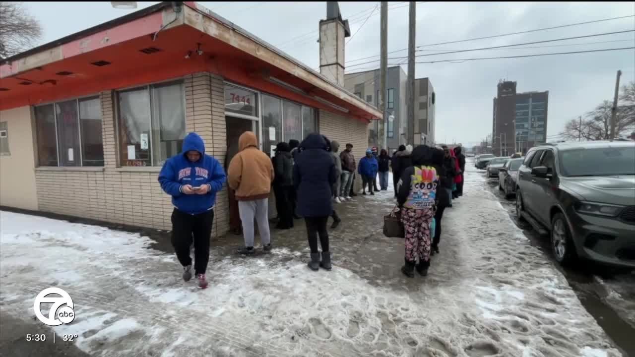 Long lines and frustrated customers as Detroit restaurant closes