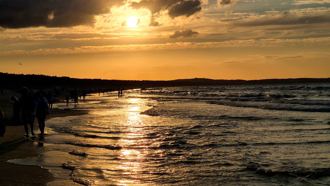 Golden hour on the Baltic coast - Świnoujście