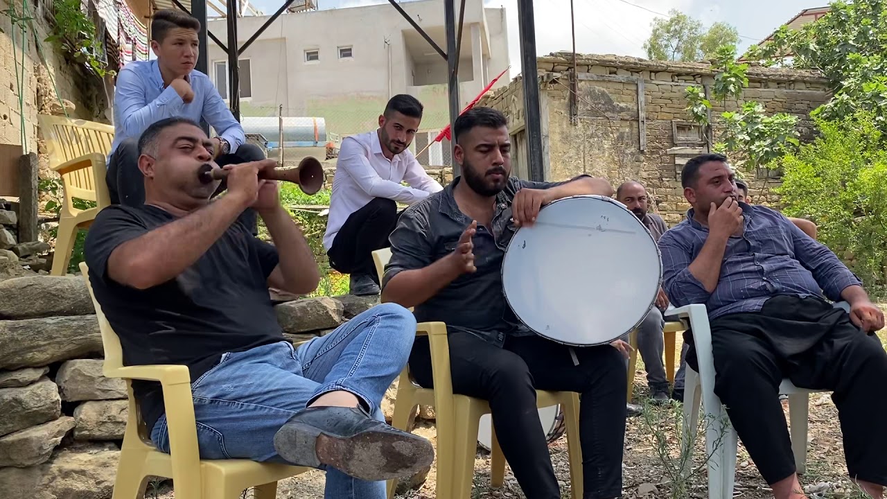 Dost aradım bulamadım her yanımda dostlar varken