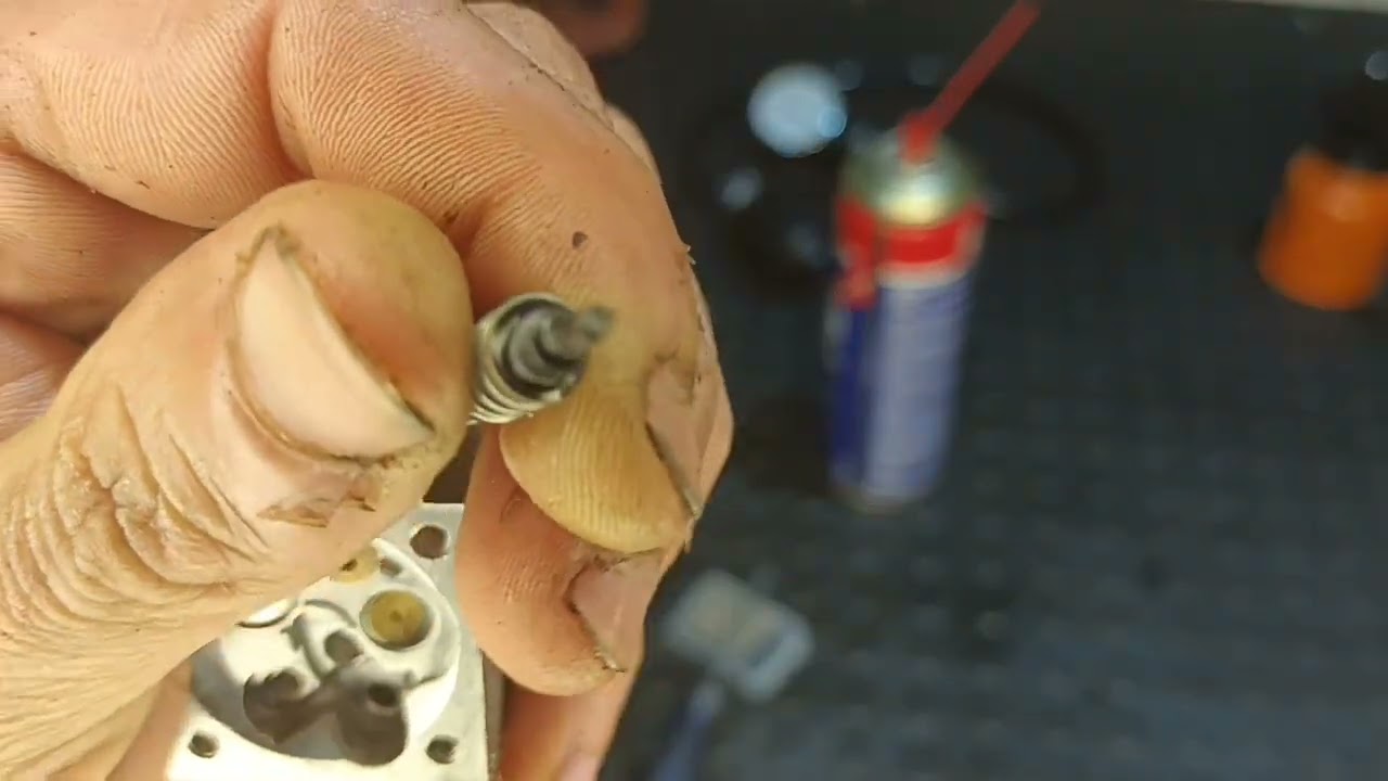 Limpeza de Carburador e Eliminação do Bulbo Injector em motosserra - Passo a Passo