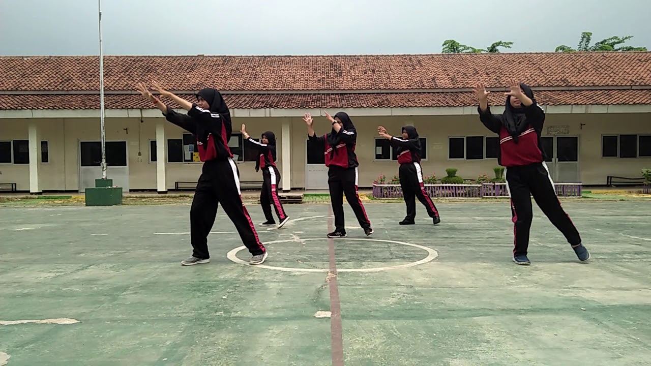 Senam Goyang Nasi Padang(SMK Bina Industri)