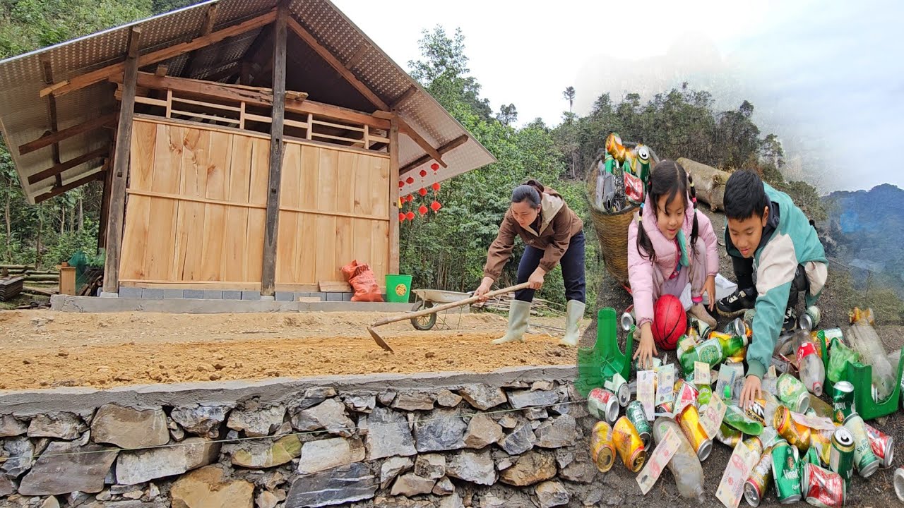 Bac and Giao continued to pick up scrap to make money for their mother, a lucky and bountiful day