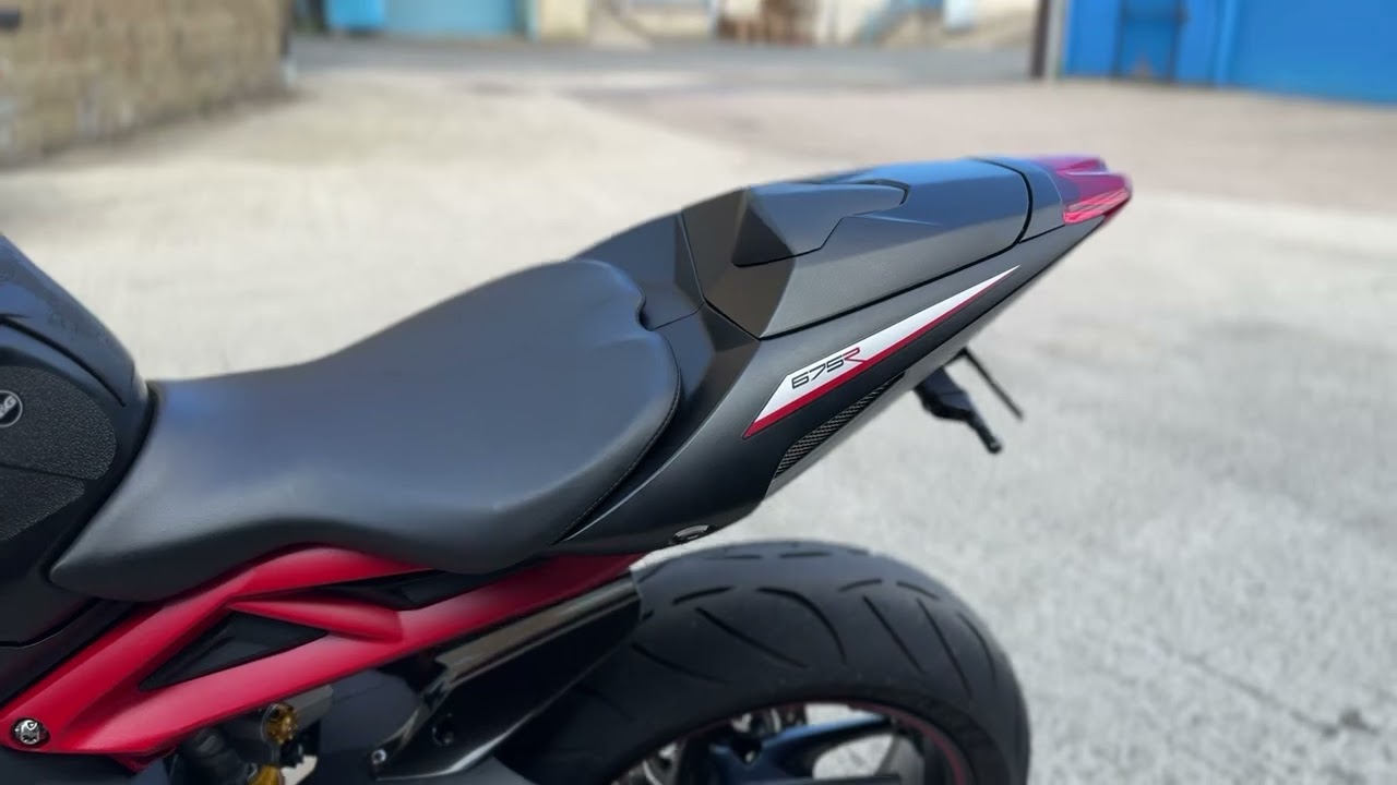 Triumph Daytona 675 R walk around and sound