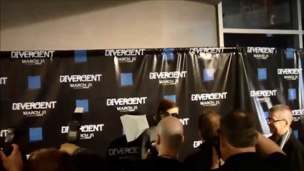 Divergent Cast Arrives at Chicago Red Carpet Premiere