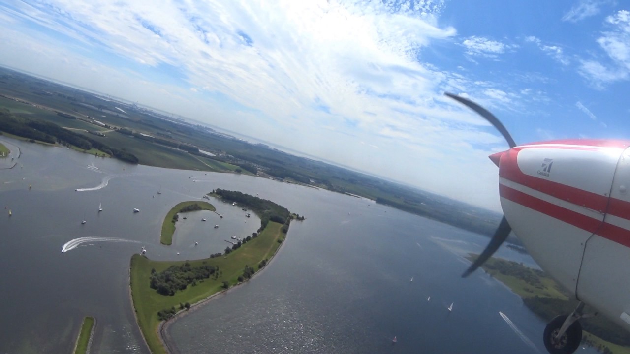 Cessna 172 approach into EHMZ Midden Zeeland Airfield, the Netherlands