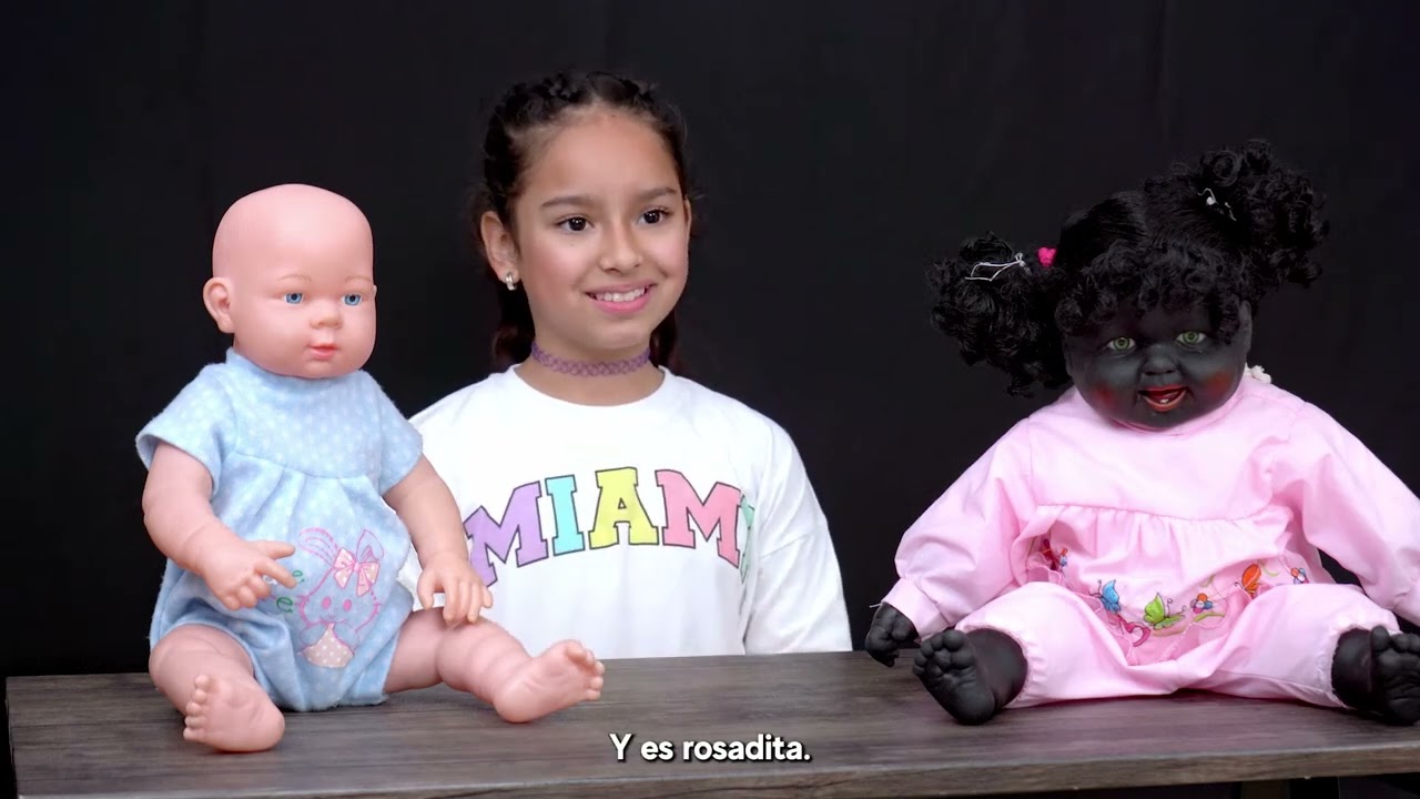 Experimento social: Colorismo｜ Racismo en los ni&ntilde;os ｜ Mu&ntilde;eco blanco y negro