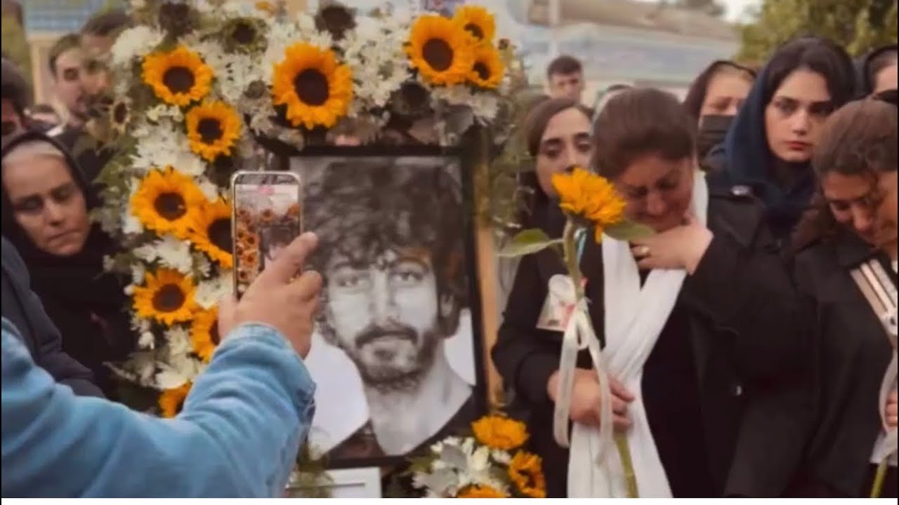 مراسم چهلم باشکوه با حضور مردم گرگان و #هدیه_تهرانی برای #جاویدنام #سینا_حق_شناس💔🕊️  