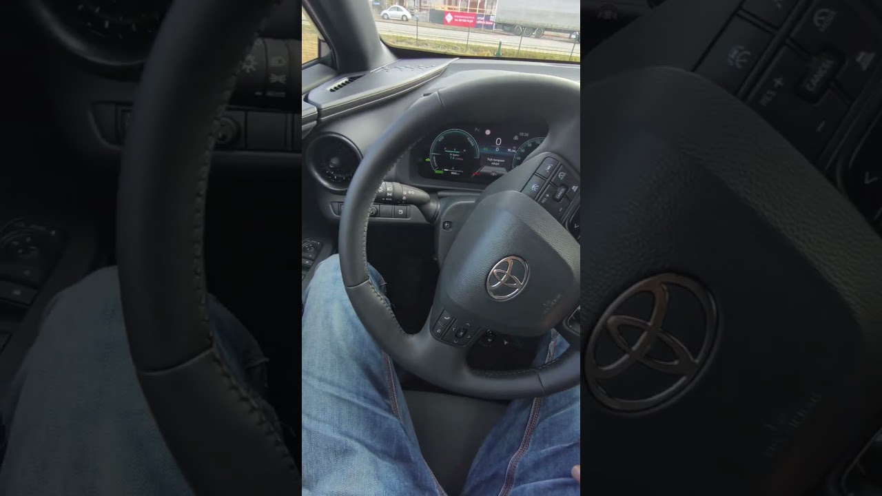 Toyota C-HR od środka 