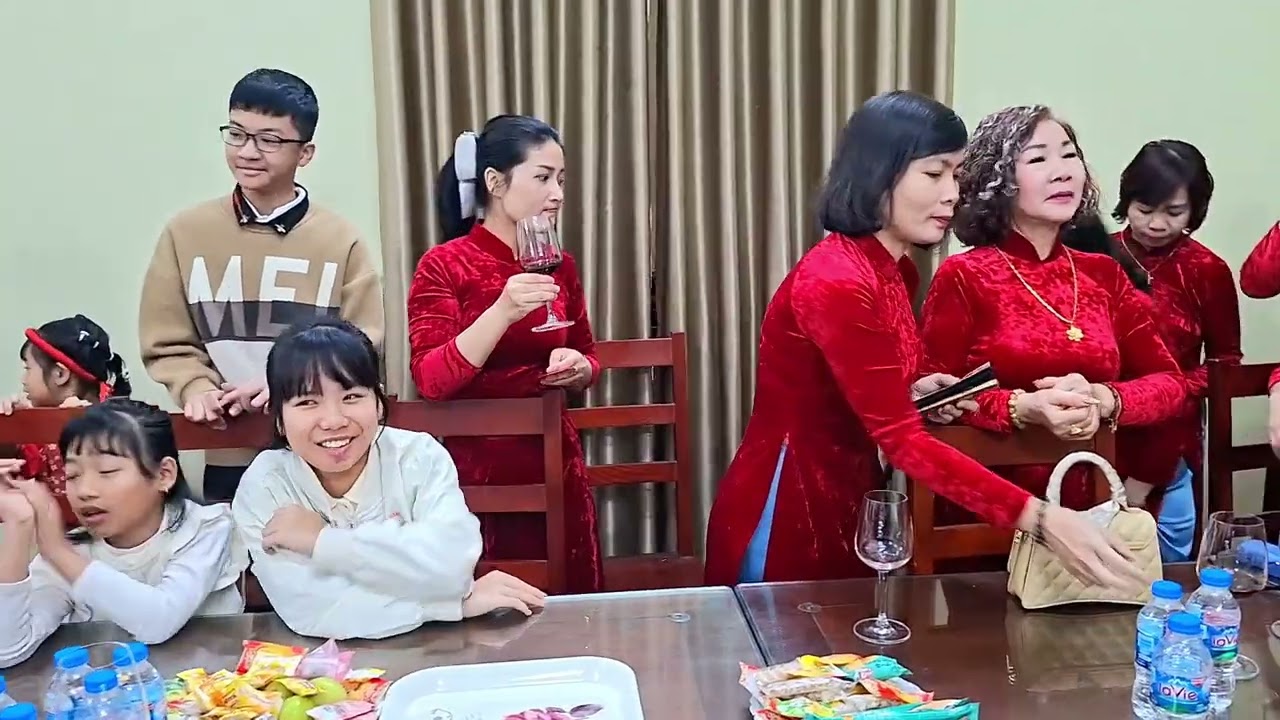 19.2.26 .Chúc tết cha xứ .Tại họ Phú gia .