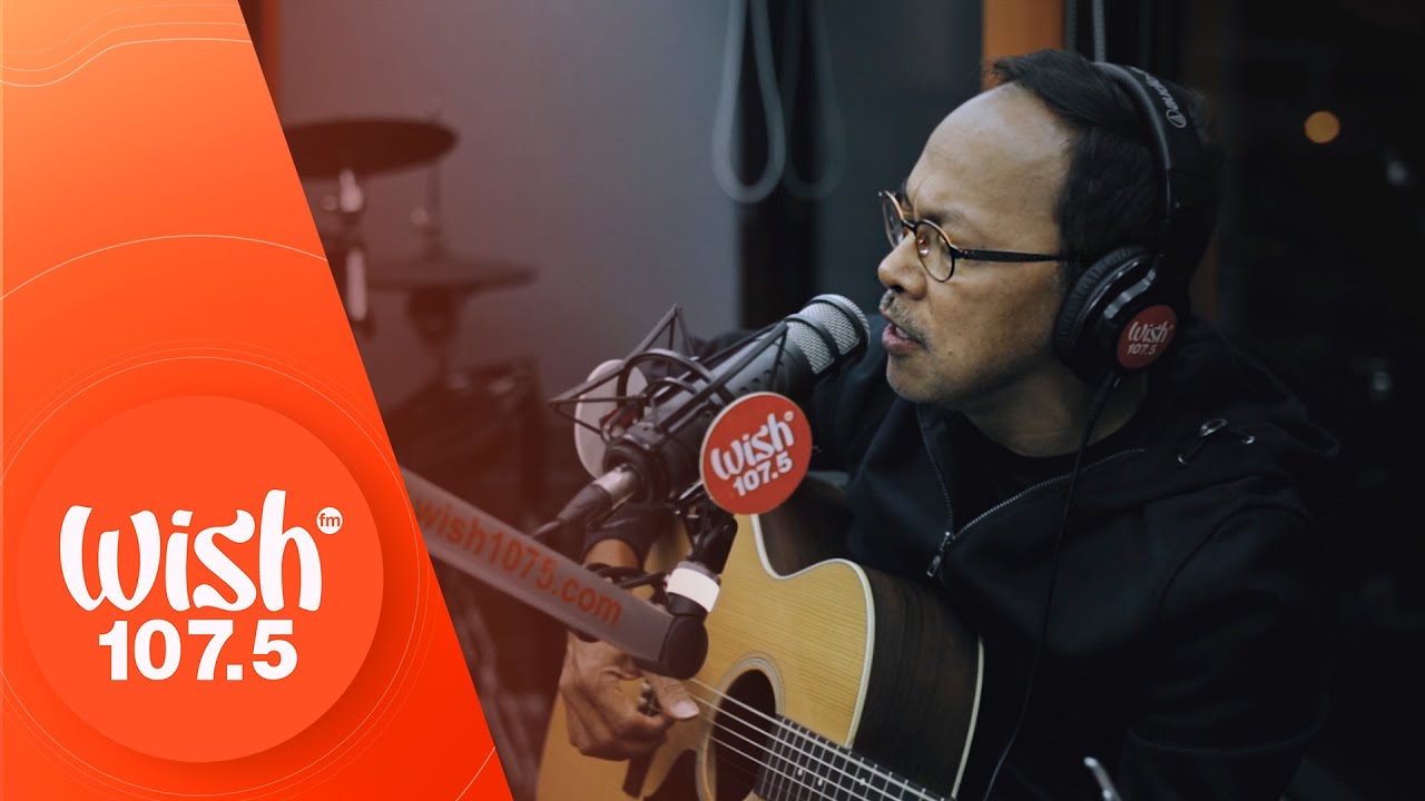 Noel Cabangon performs 