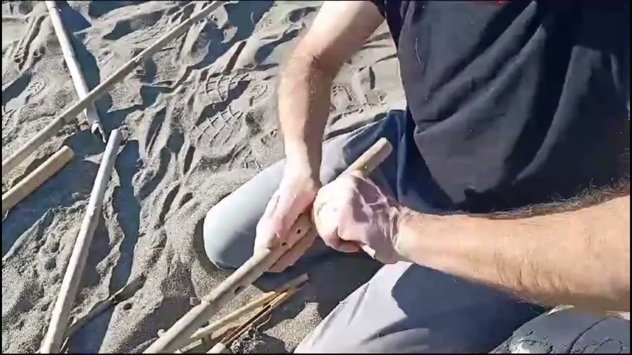 Costruzione flauto di canna preistorico