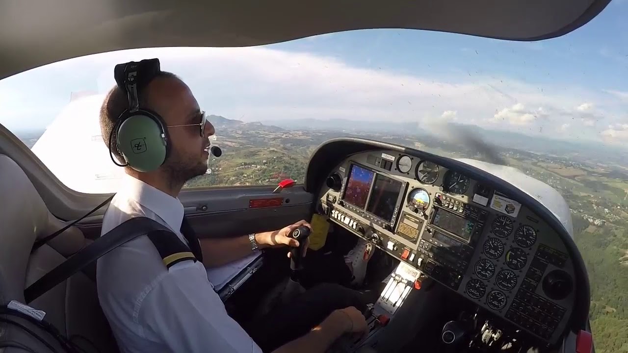Diamond DA20-c1 Eclipse solo flight, radio problems