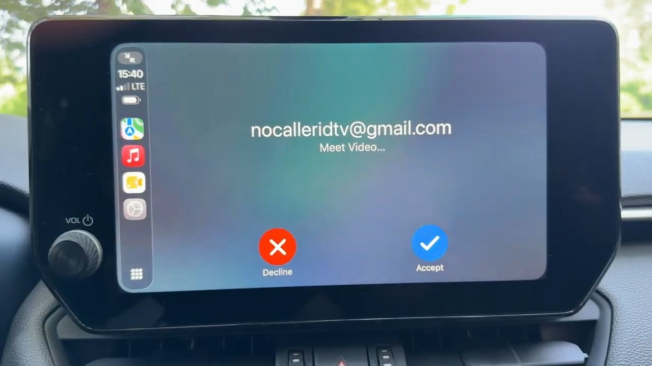 Test systemu multimedialnego iPhone Air iOS 26 Toyota RAV4 CarPlay. Google Meet i połączenia przy...