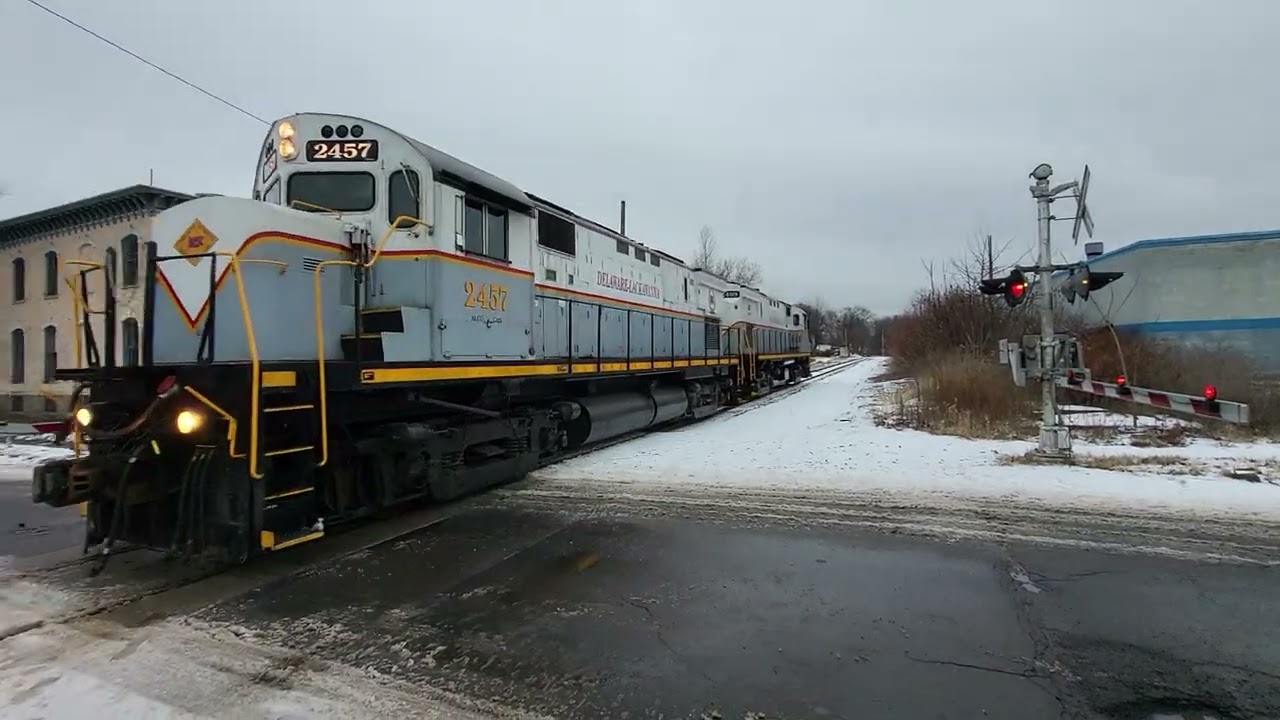Delaware Lackawanna RR light power move. 28 December 2025
