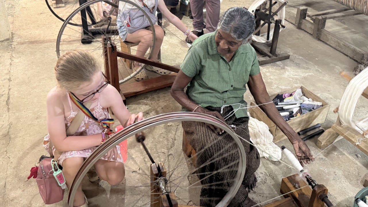 Worldschooling in Sri Lanka 🇱🇰 | Inside a Handloom Factory + Galle Fort Reality Check