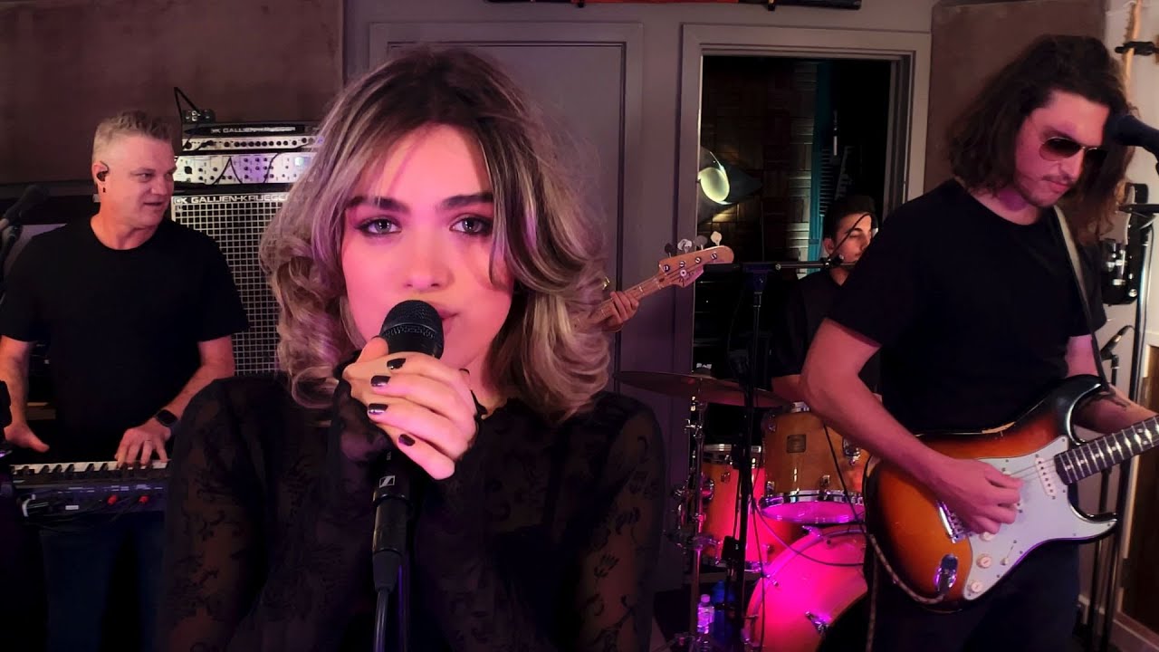Kids In America (Kim Wilde) | Akasha Starr | Incredible Live Performance