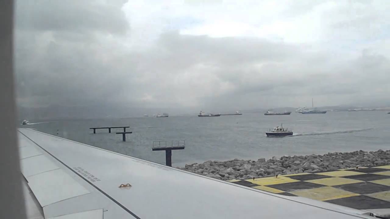 Gibraltar Runway: 180-degree turn before take-off