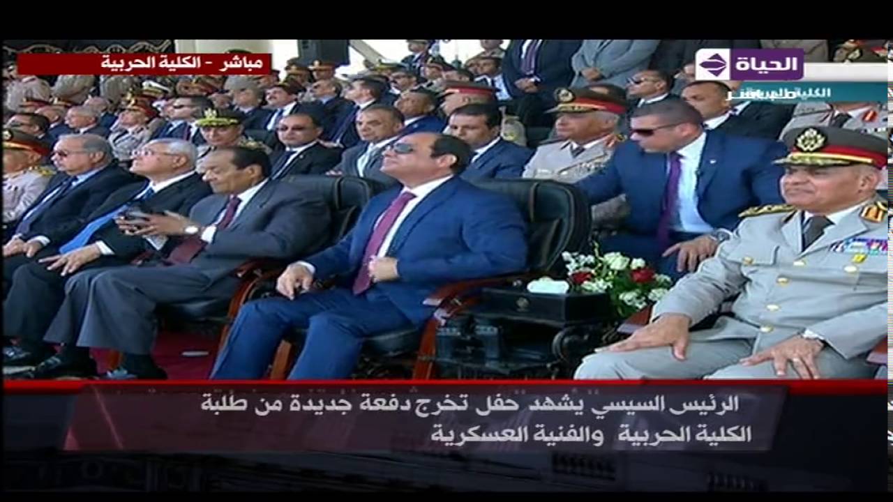 عين على البرلمان - الرئيس السيسى يعطي المشير طنطاوي 