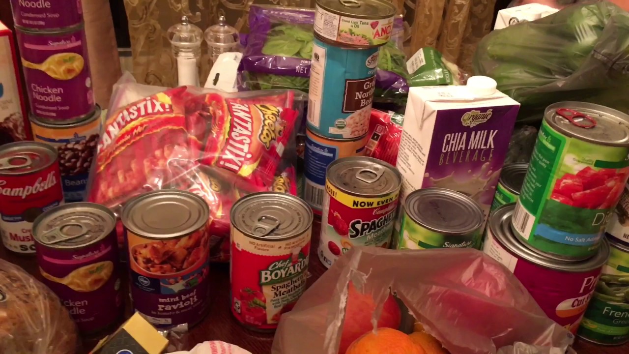 Помощь продуктами нуждающимся в них.
