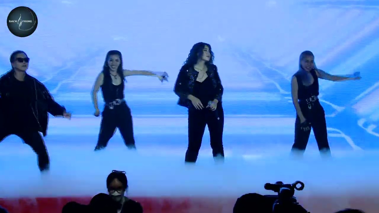 CeCe Trương h&aacute;t live c&ugrave;ng vũ đo&agrave;n quẩy tung s&acirc;n khấu Bạch Phong Event - UPTOWN FUNK