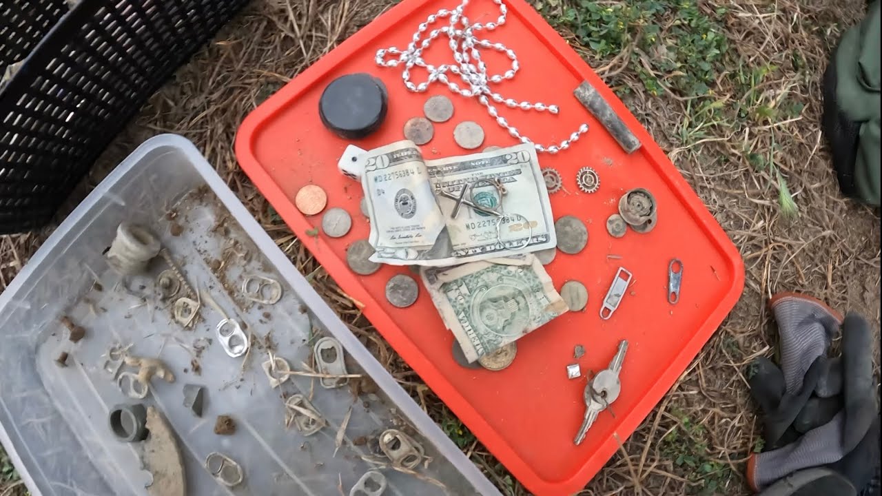 Rings! and Cash? Parking Lot Metal Detecting | Minelab Equinox 900