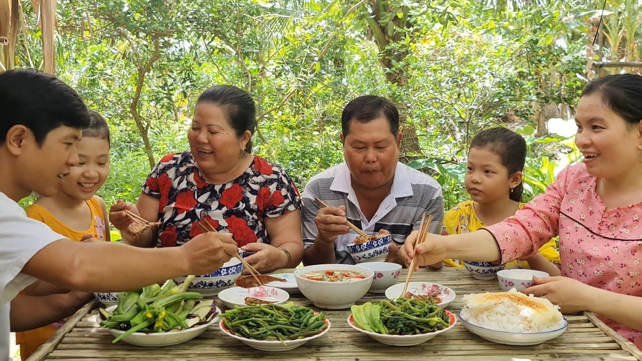 Mắm Thu Chưng Chấm Rau Muống Vườn Bữa Cơm Họp Mặt Gia Đình Thật Là Vui| TKQ & Family T684