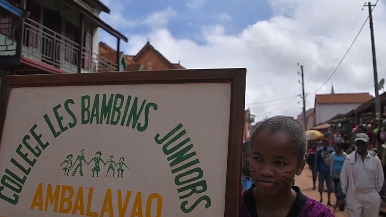 carnaval du 20ème Anniversaire de l'école Les BAMBINS et JUNIORS AMBALAVAO 303 du 25 février 2020