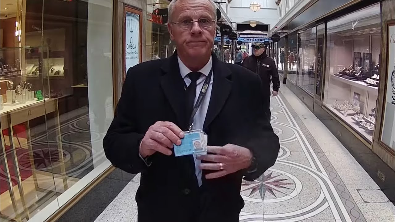 SECURITY CALLS POLICE,QUEENS ARCADE BELFAST #security #photography #sia #police #pinac #auditing