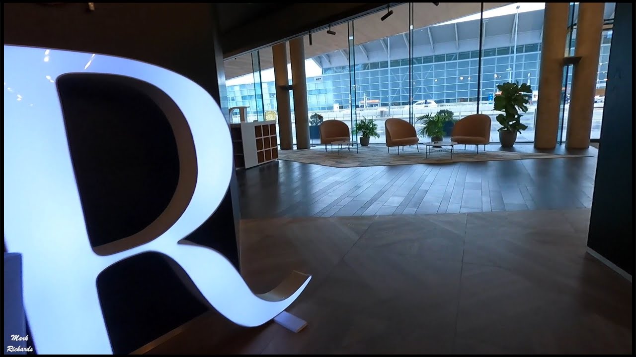 Renaissance Hotel Warsaw Chopin Airport - Club Room Tour