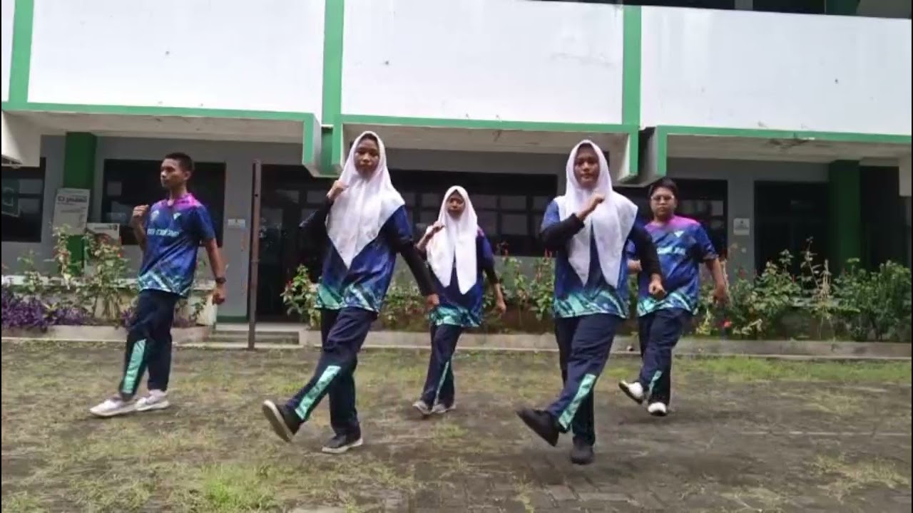 Senam Kreasi (kelompok 4)👯‍♀️