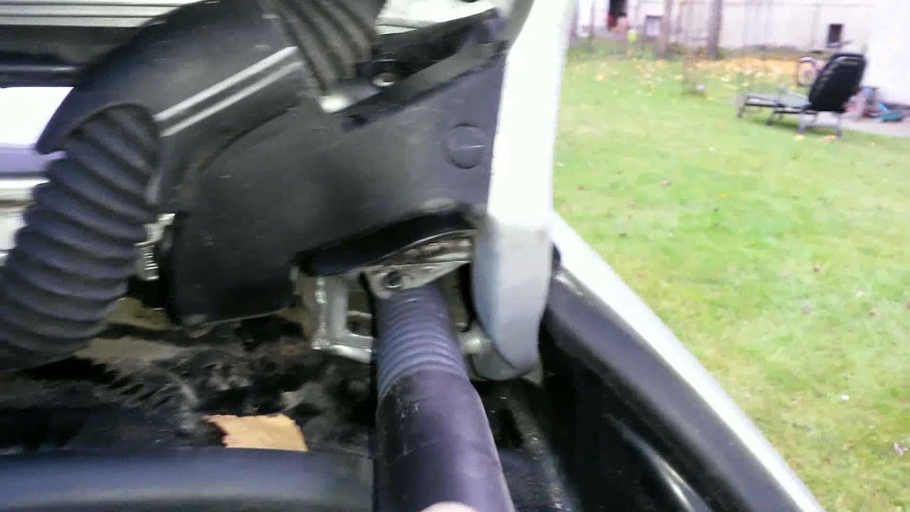 demontaż siłowników tylnej klapy w Mercedes-Benz w211 kombi