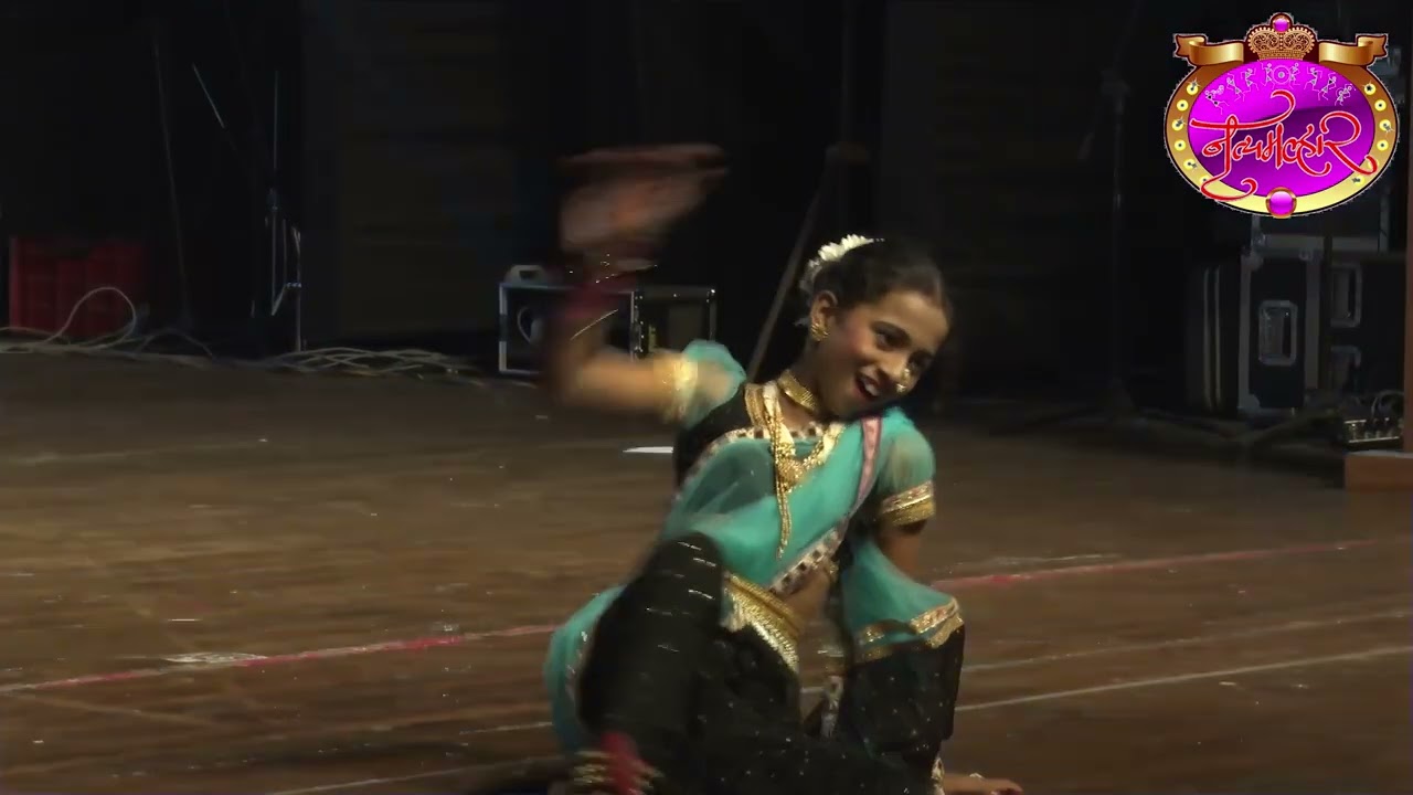 कु.  स्वरा अश्विनी पवनकुमार थोरात - िदया प्रतिष्ठान ची इंग्लीश मिडीयम स्कुल ( CBSE) बारामती (Folk)