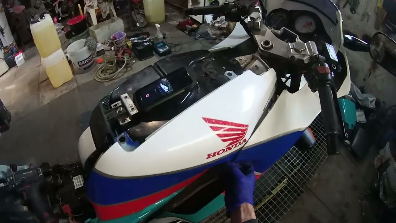 Honda NSR 125 jc20 fairings,gas tank take off, replacement CDI, NSRdemontaż osłon, baku i wymianaCDI