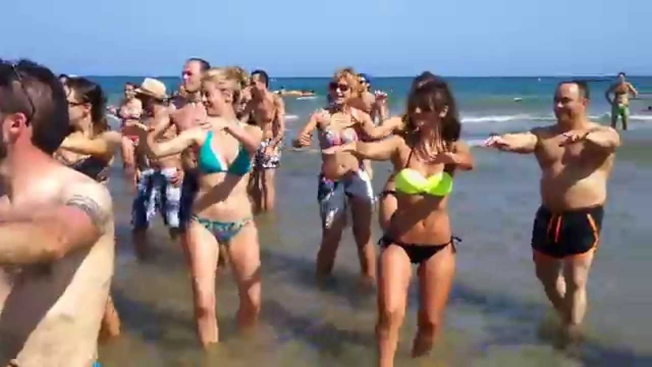Marakeñ@s guarachando en salsa beach party!!!