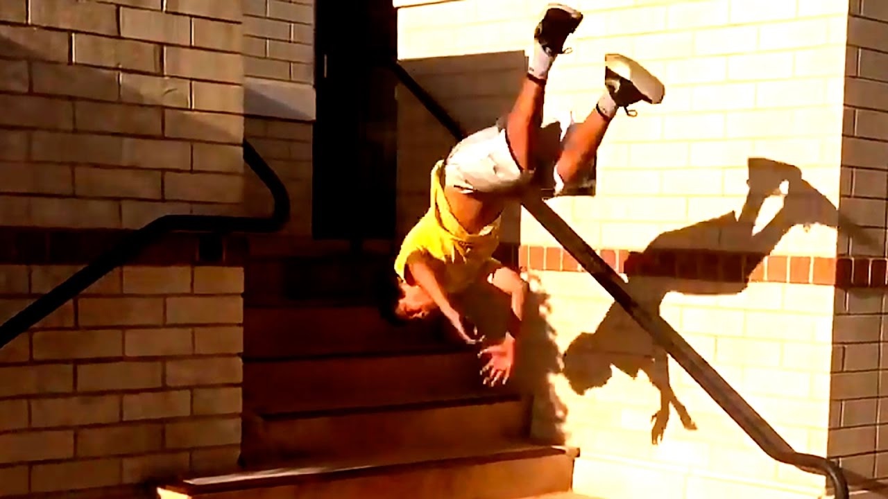Мальчик 10 лет классный паркурист 10 Years Old Kid Showing Amazing Parkour