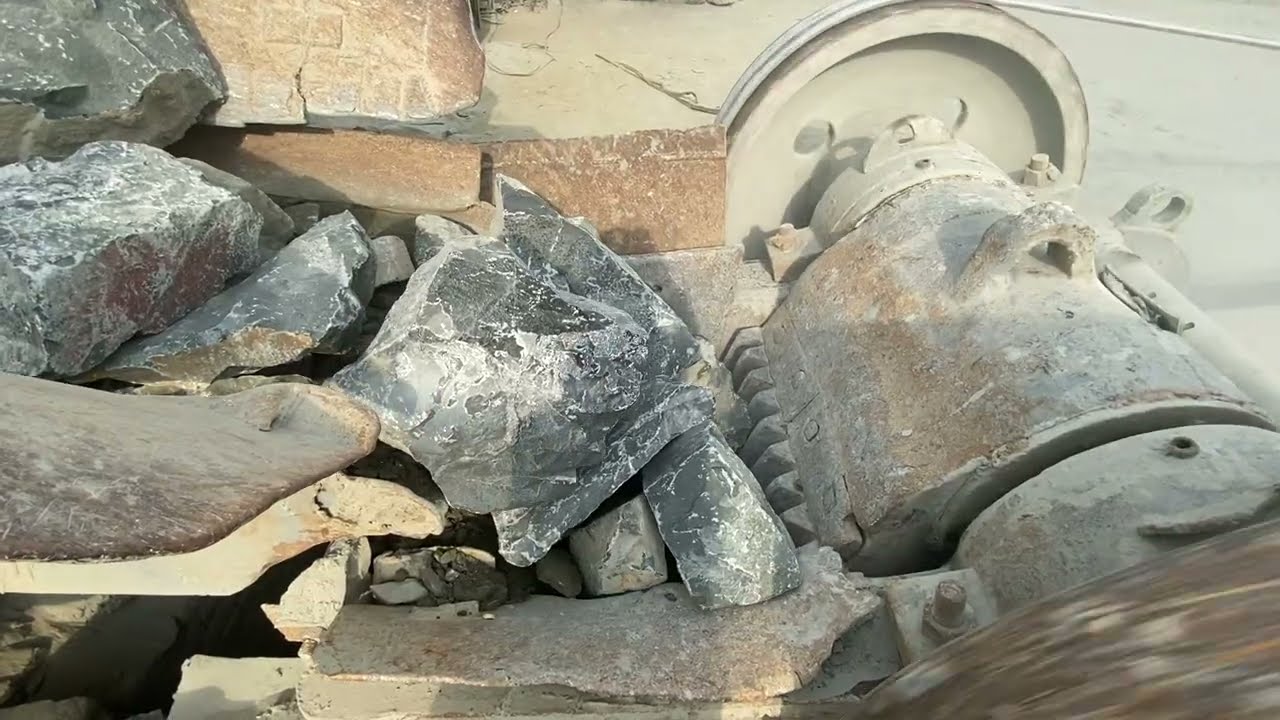 Industrial Crushing works Rocks Stones and Machinery.Giant Rocks Crushers.#crushingtime #rockcrusher