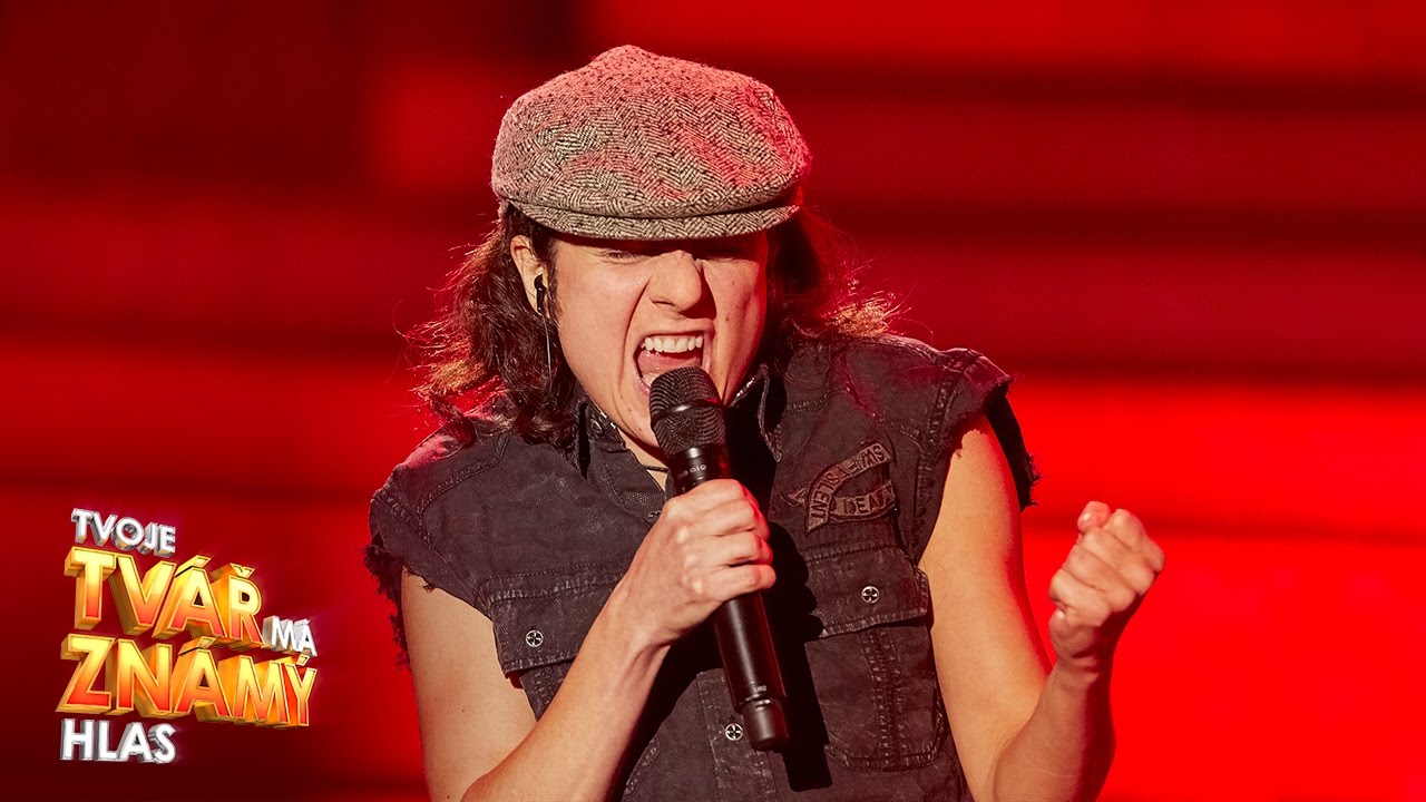 Martha Issová jako AC/DC - 