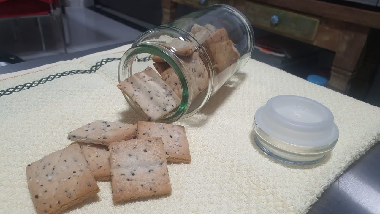 Aproveitando descartes de levain pra fazer crackers com gergelim