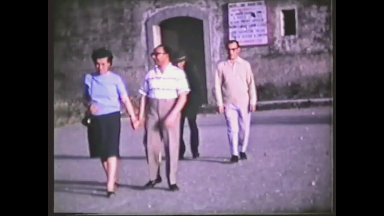 Famiglia al completo anno 1968 per le vie di San Marc... San Marco la Catola (FG) Italy
