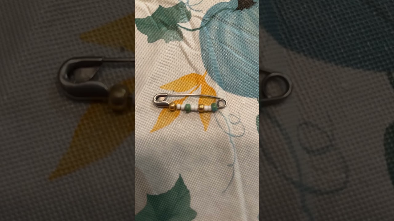 Making a safety pin keychain