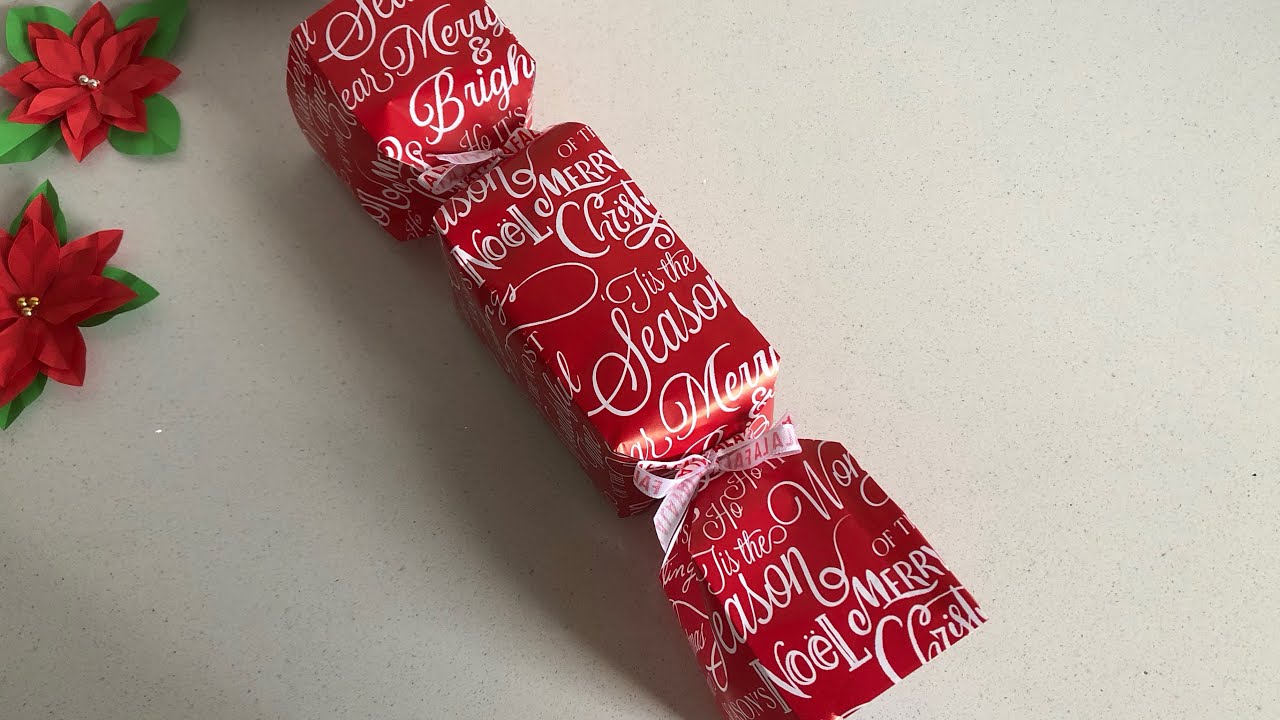 How to wrap odd shaped presents. Easy Christmas gift wrapping idea. Candy style wrapping.