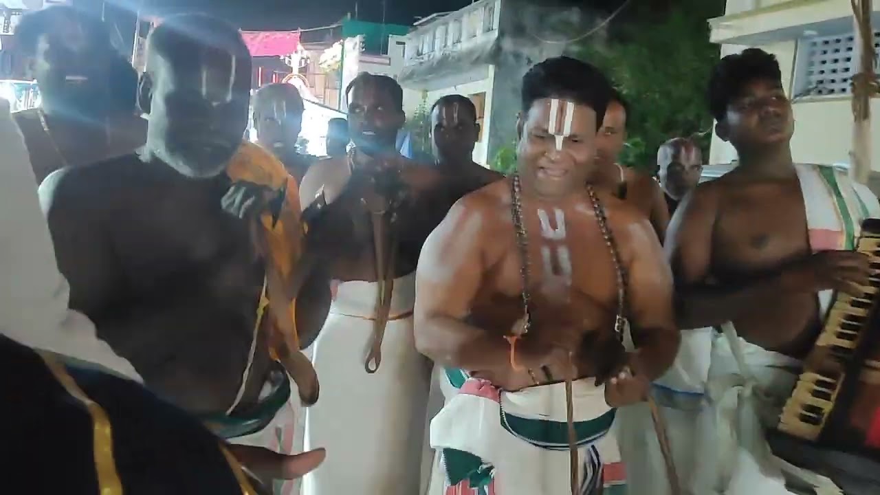 கூரத்தாழ்வான், காத்து முறை மாட வீதி பஜனை.