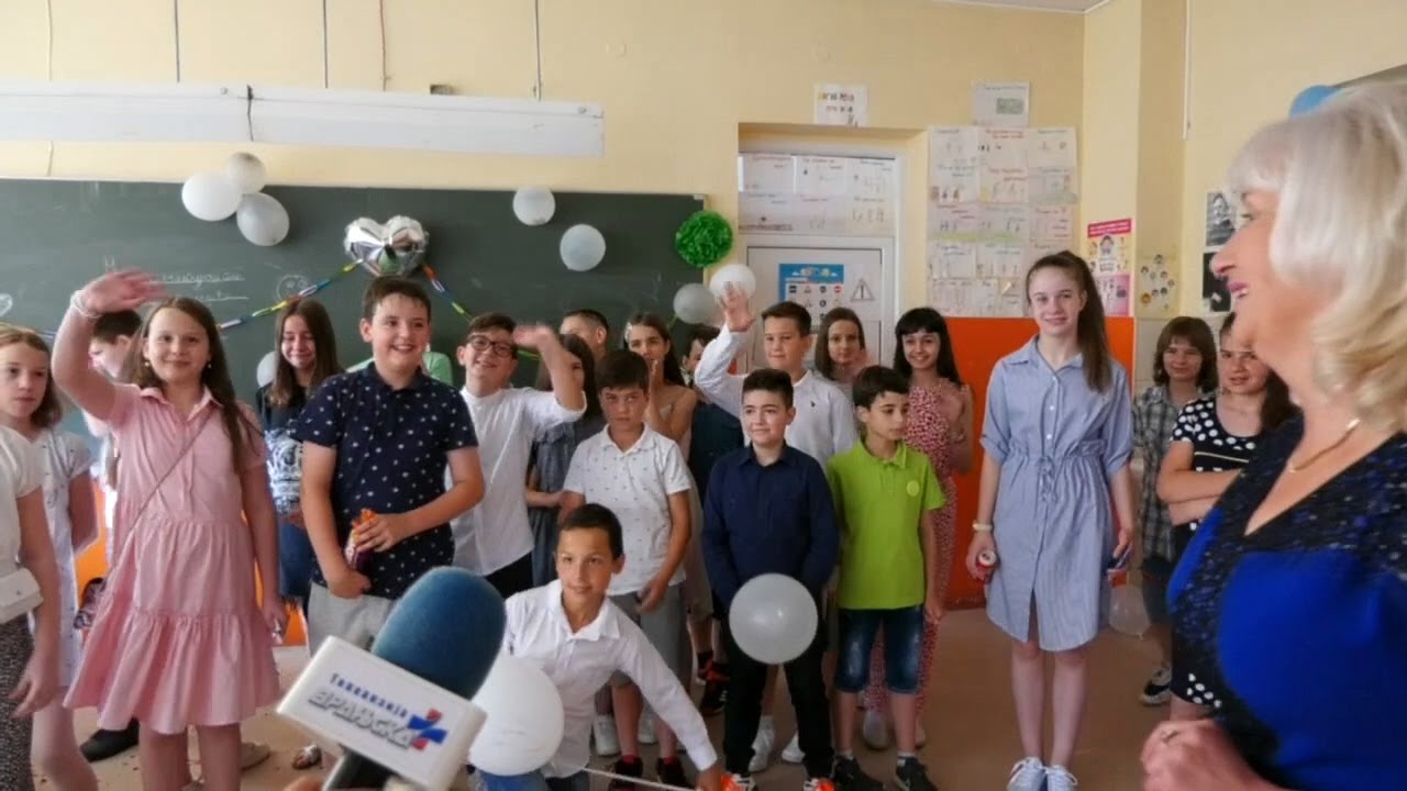 Riznica moga kraja - Žurka, osmesi i suze obeležili rastanak sa učiteljicama Vukove škole 24 06 2022