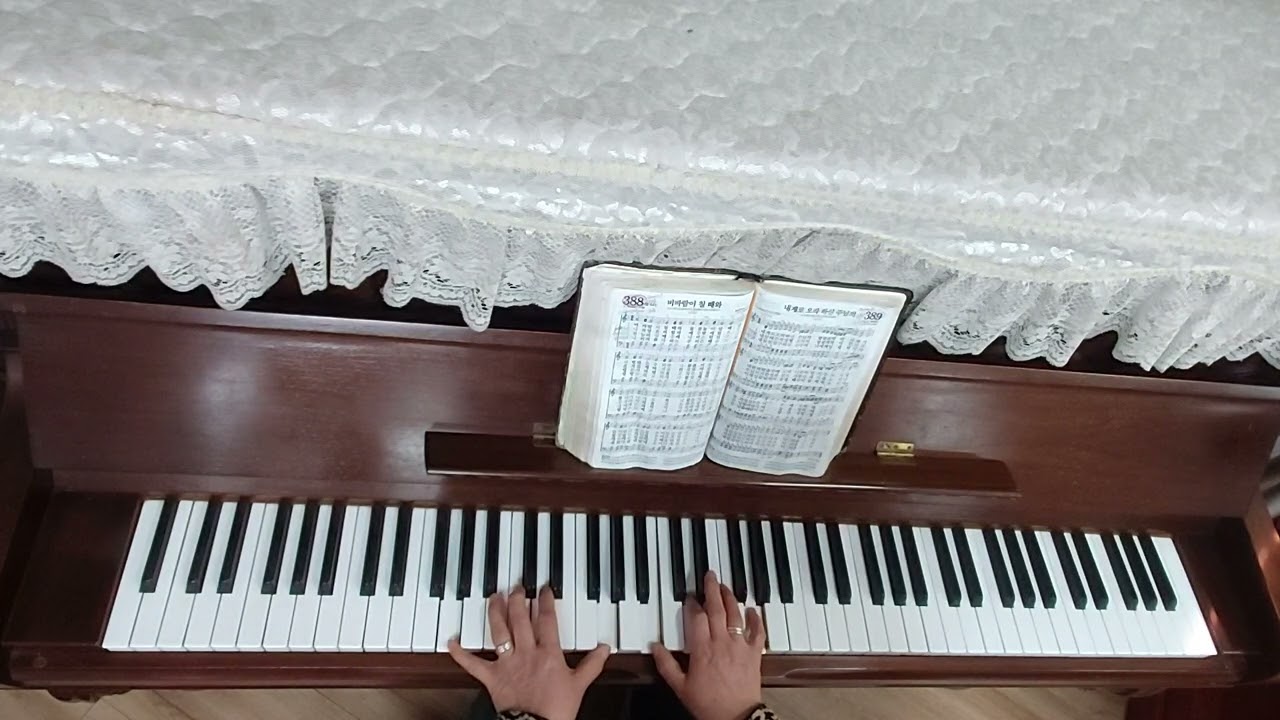 389장(내게로 오라 하신 주님의)1절은 악보대로 2,3절은 반주자들을위한 저의  자유연주(2절:칼립소 3절:8비트)인도와 보호 찬송입니다.고고 슬로우고고 리듬으로도 은혜롭습니다.
