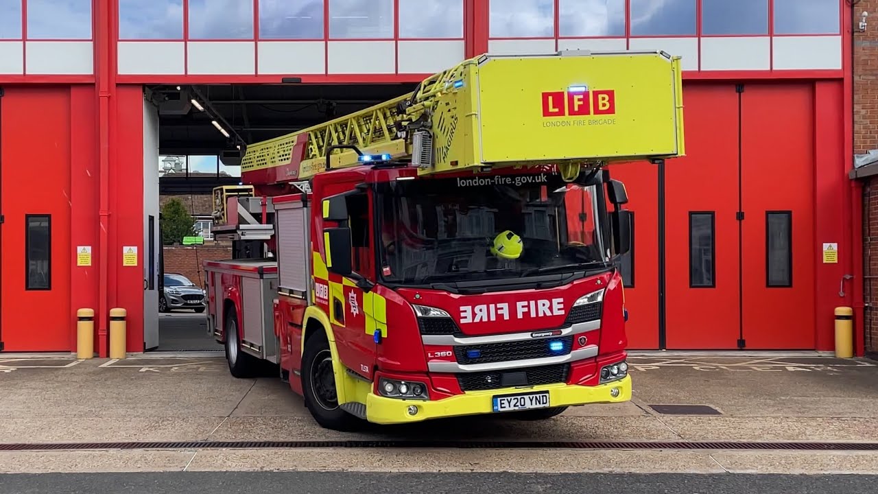 *H343* LFB Wimbledon 32M Turntable Ladder Turnouts & Response