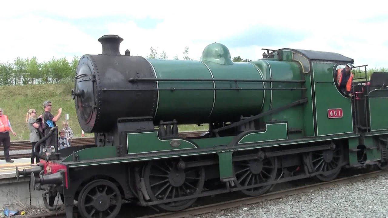 Drogheda HD-RPSI 461 light engine couples to the craven coaches